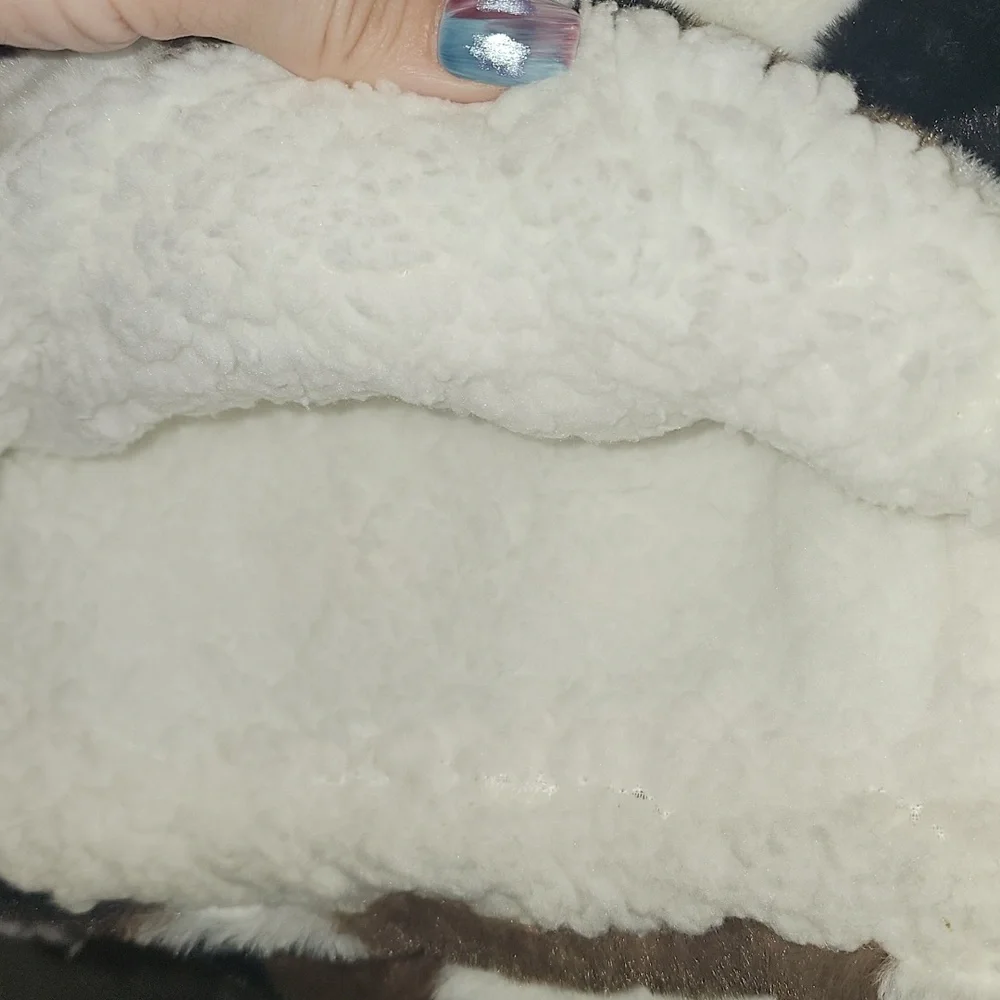 Better Homes & Gardens, Cowhide Faux Fur Throw, 50X60 Inches! Nwts!!
